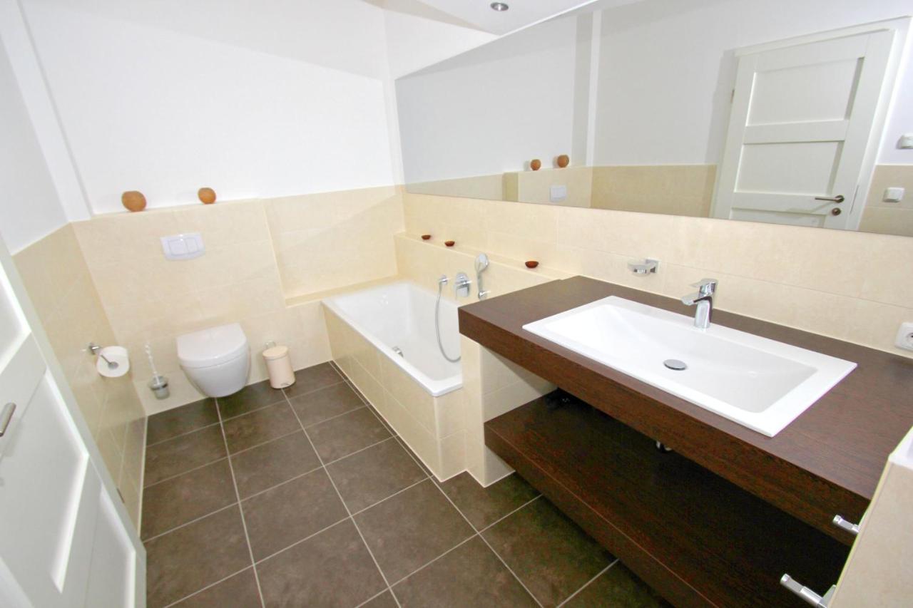 Hafennahe Penthousewohnung Mit Meerblick - Hafenresidenz Lauterbach Fewo 2-7 Exterior photo